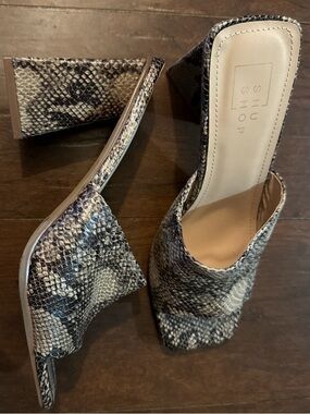 ShuShop Snake-Print Open-Toe Block Heel Slides - Black & Cream